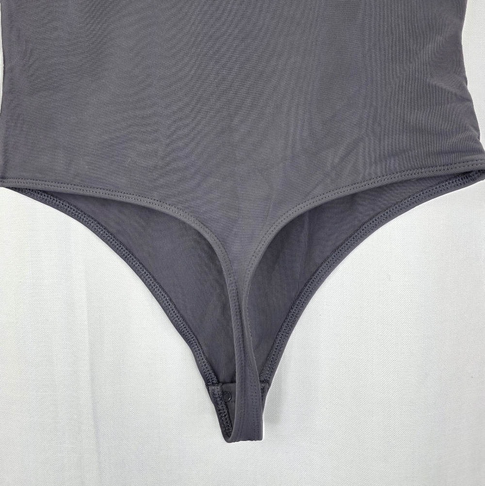Aritzia Babaton Women's Contour Luxe Fabric 90's Bodysuit Size Medium Tank Thong - Picture 11 of 12